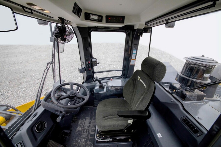 Giá máy xúc lật Liugong 1,8m3