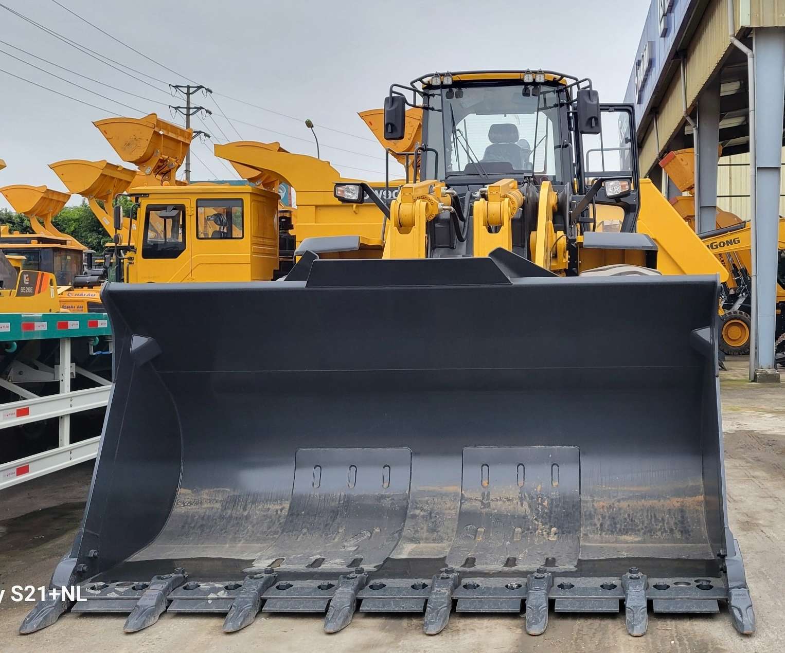 Lưỡi gầu máy xúc lật