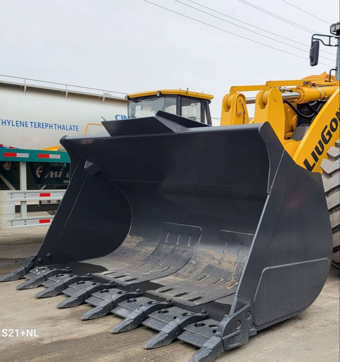 Lưỡi gầu máy xúc lật