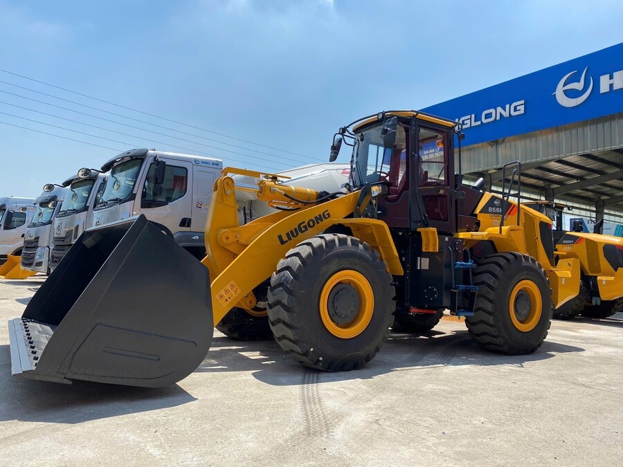 Máy xúc gầu lật