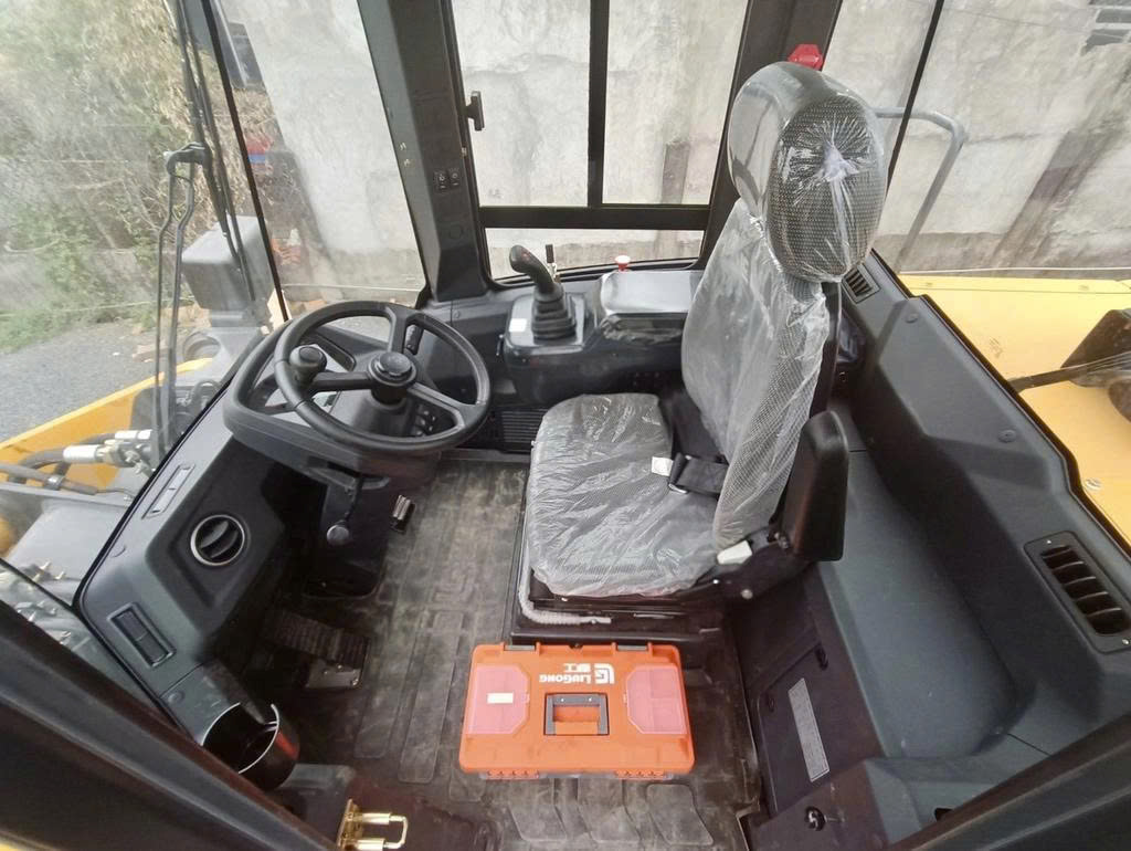 Máy xúc lật gầu 4,2m3