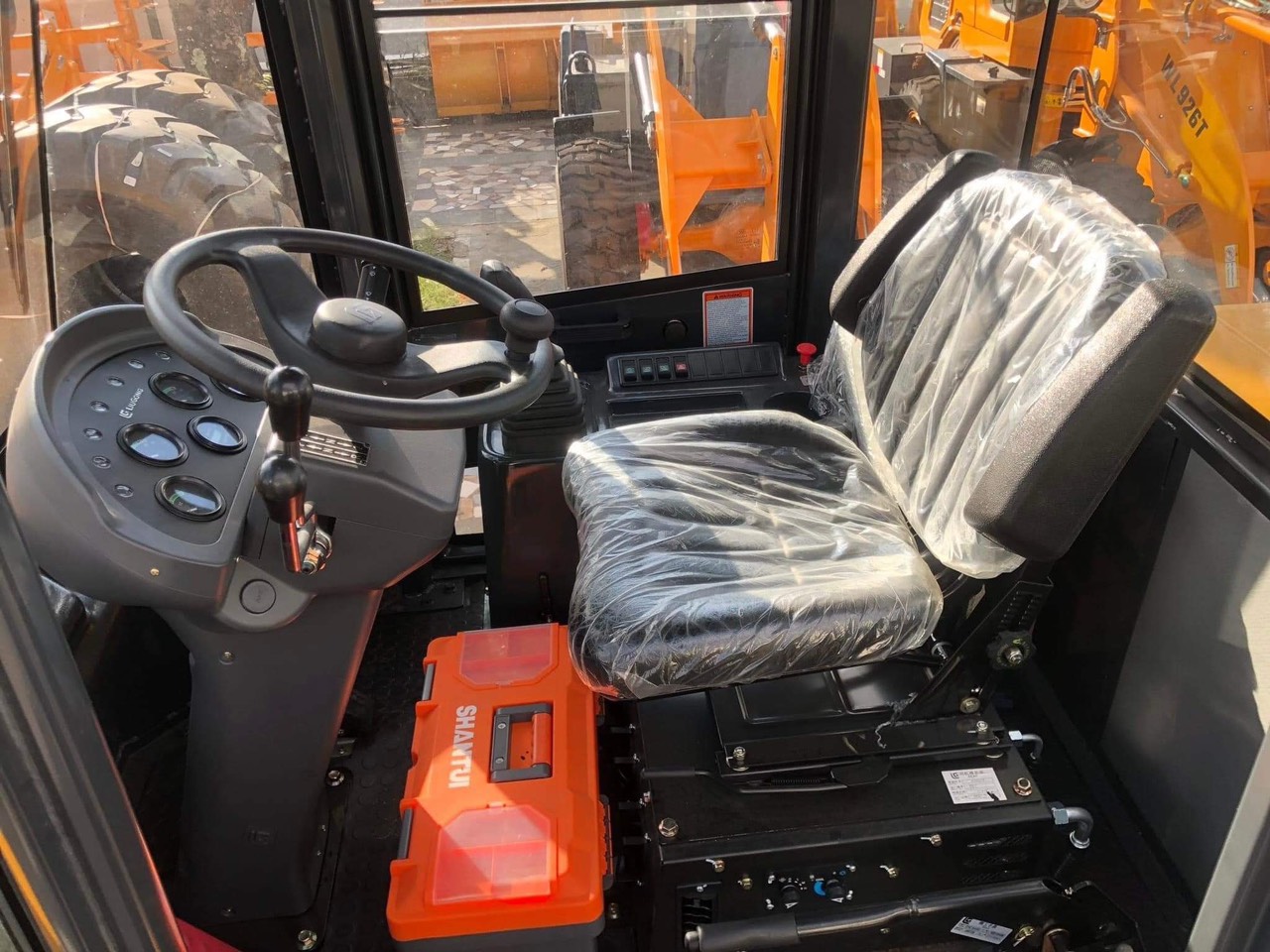 xúc lật cần dài