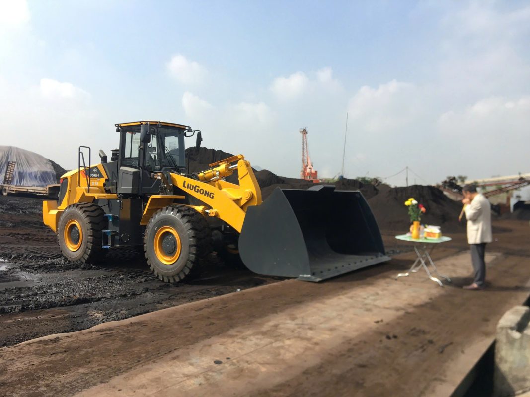 máy xúc lật giá rẻ