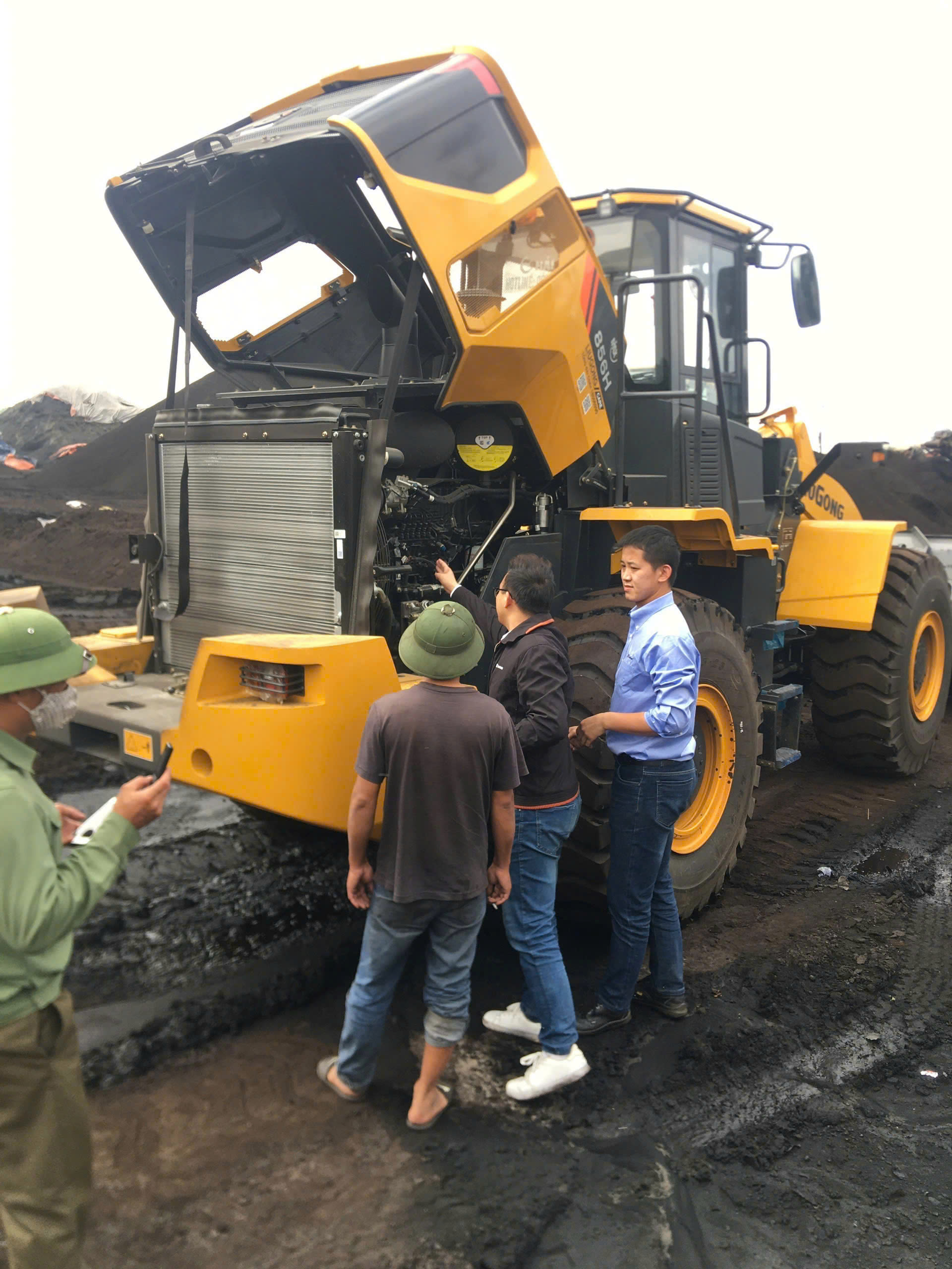 máy xúc lật giá rẻ