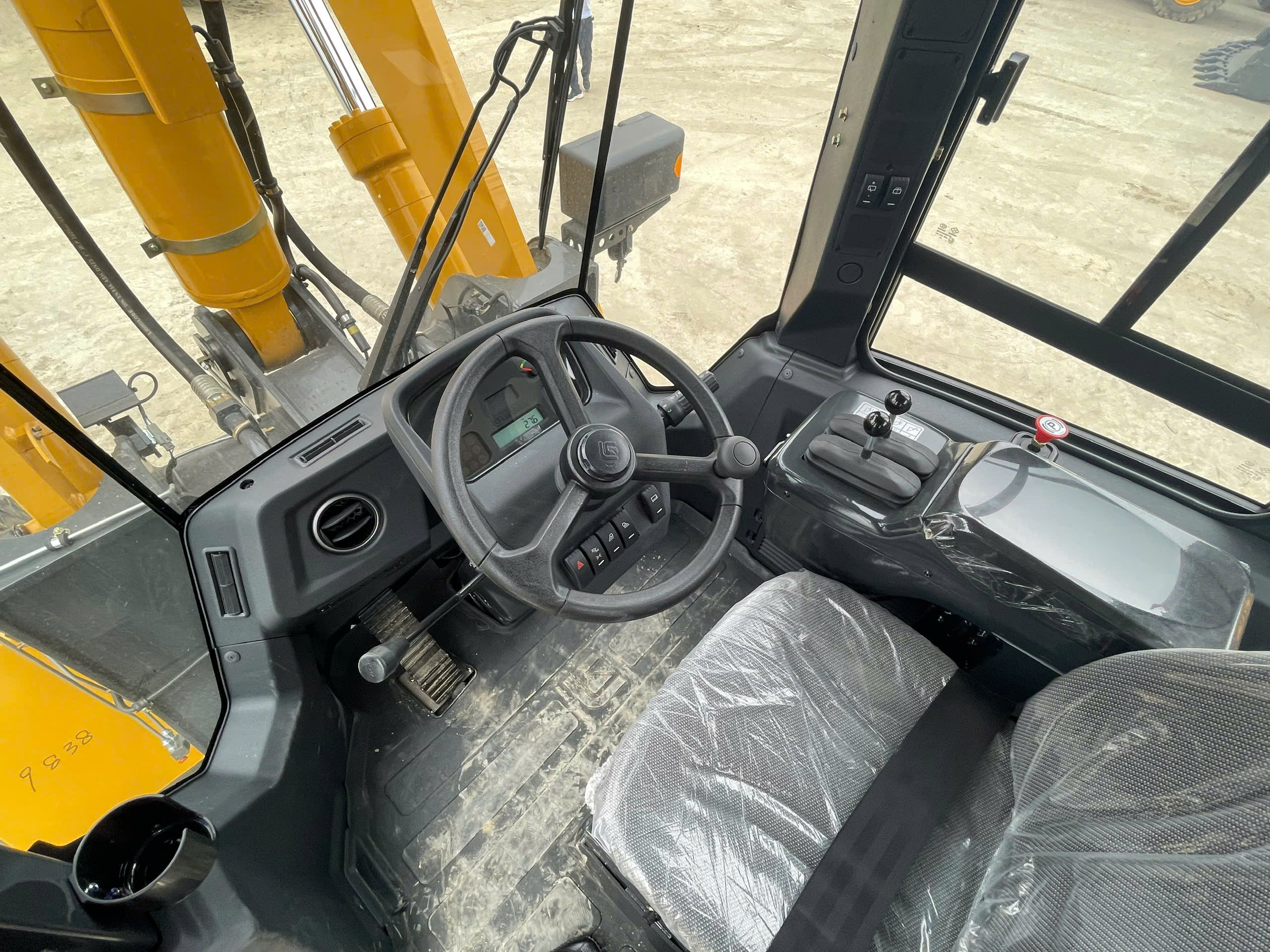 xe xúc lật chạy điện liugong