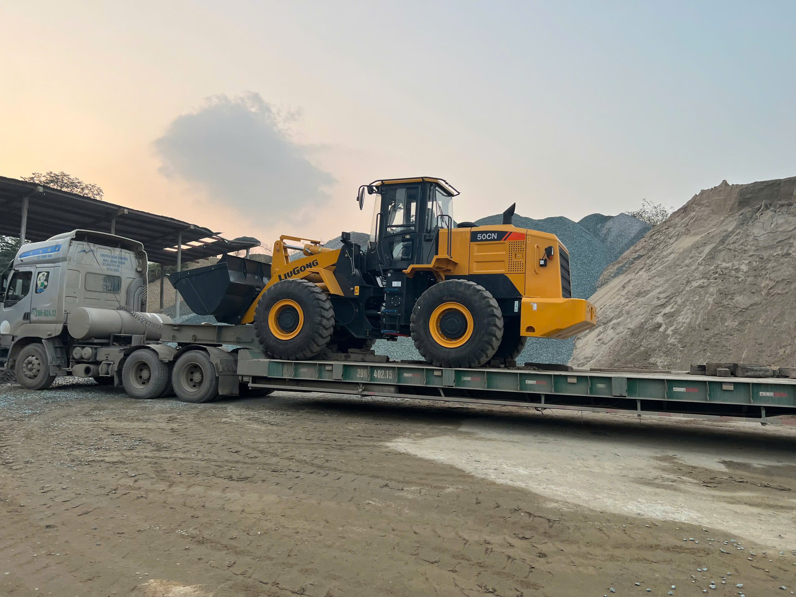 xe xúc lật chạy điện liugong